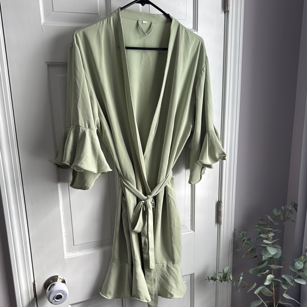 Women's Green Ruffle Sleeve Robe